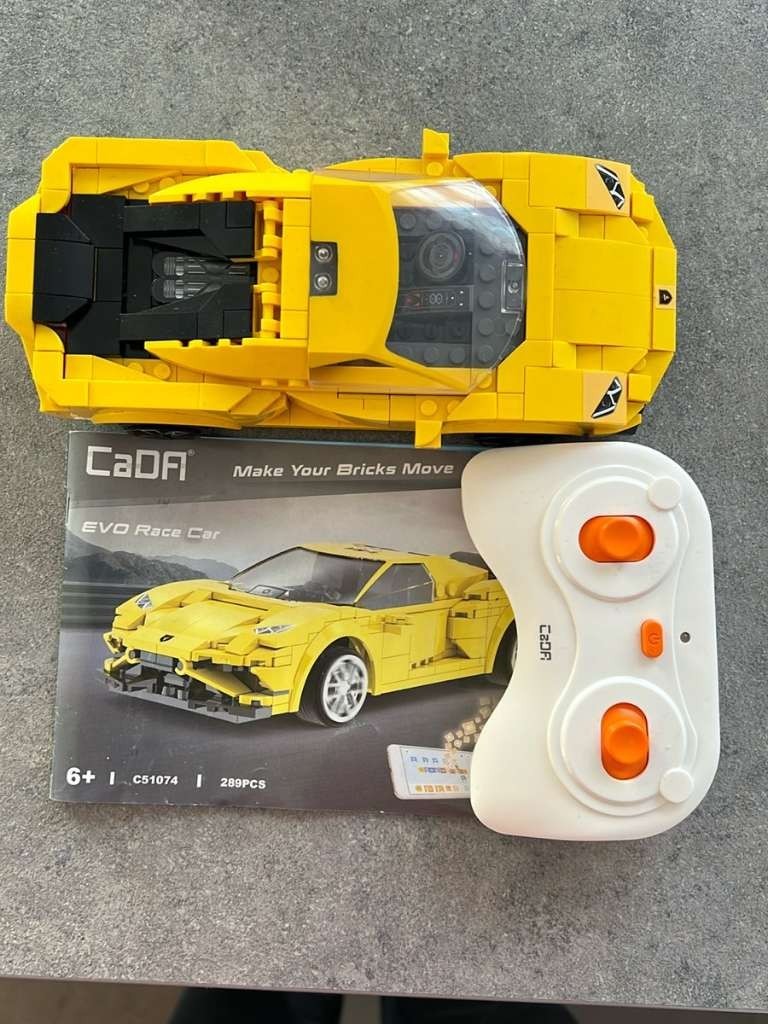 RC-rakennussarja kilpa-auto